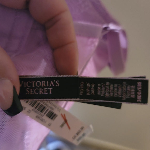Victoria's Secret Bra - Picture 2 of 3